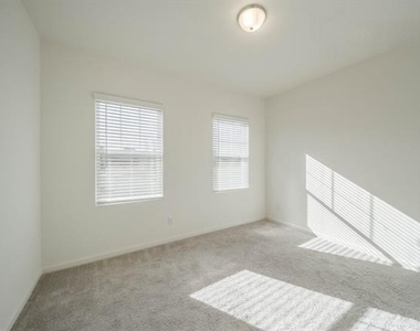 808 Juniper Street - Photo Thumbnail 12