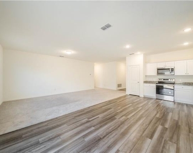 808 Juniper Street - Photo Thumbnail 3