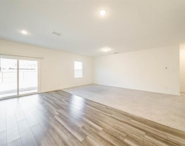 808 Juniper Street - Photo Thumbnail 4