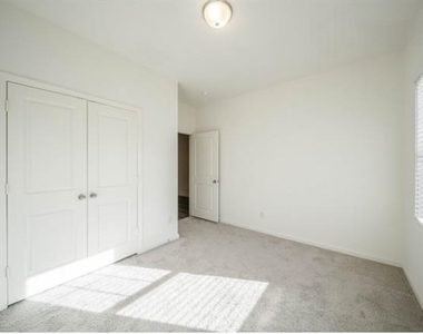 808 Juniper Street - Photo Thumbnail 11
