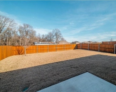 808 Juniper Street - Photo Thumbnail 20