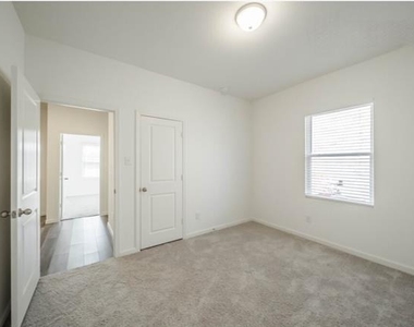 808 Juniper Street - Photo Thumbnail 10