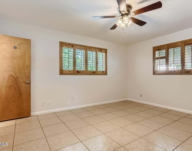 6053 N 22nd Avenue - Photo Thumbnail 15