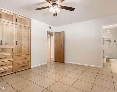 6053 N 22nd Avenue - Photo Thumbnail 17
