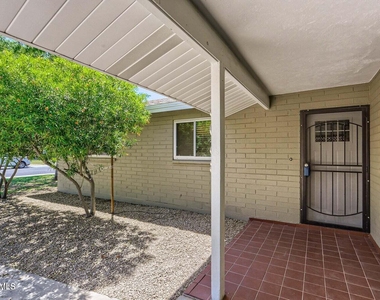 6053 N 22nd Avenue - Photo Thumbnail 2