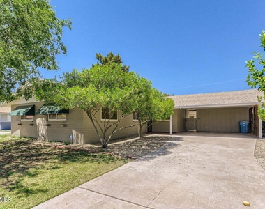 6053 N 22nd Avenue - Photo Thumbnail 1