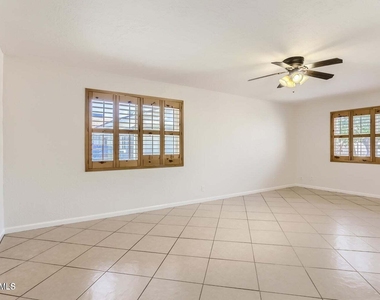 6053 N 22nd Avenue - Photo Thumbnail 8