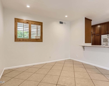 6053 N 22nd Avenue - Photo Thumbnail 12