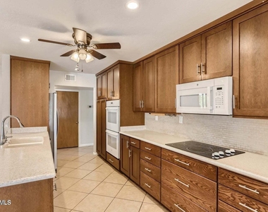 6053 N 22nd Avenue - Photo Thumbnail 3
