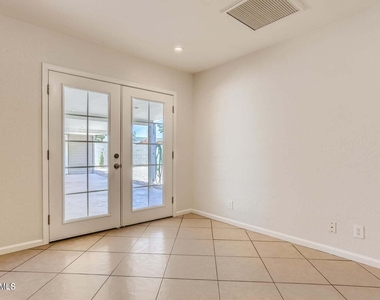 6053 N 22nd Avenue - Photo Thumbnail 13
