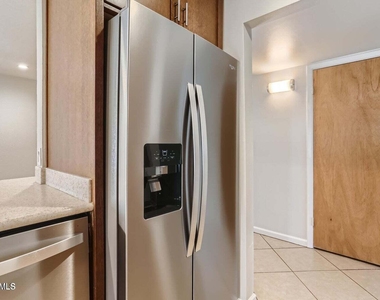 6053 N 22nd Avenue - Photo Thumbnail 6
