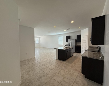 2474 W Sable Avenue - Photo Thumbnail 10
