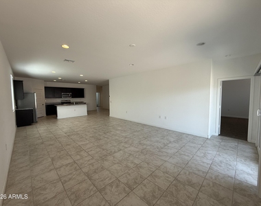 2474 W Sable Avenue - Photo Thumbnail 17