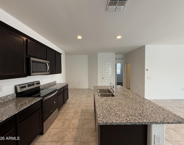 2474 W Sable Avenue - Photo Thumbnail 13