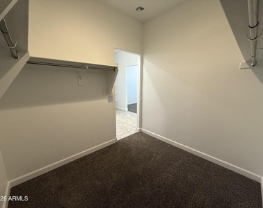 2474 W Sable Avenue - Photo Thumbnail 25