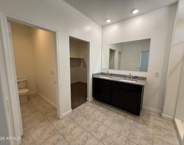2474 W Sable Avenue - Photo Thumbnail 22