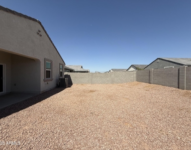 2474 W Sable Avenue - Photo Thumbnail 28