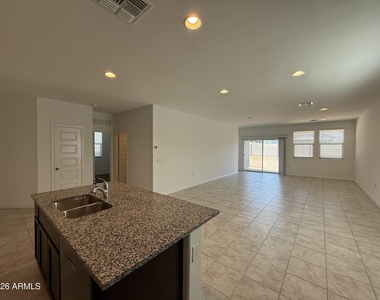 2474 W Sable Avenue - Photo Thumbnail 12
