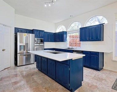 501 Halifax Lane - Photo Thumbnail 11