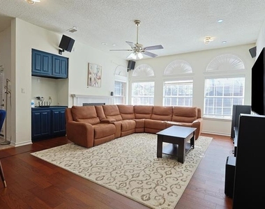 501 Halifax Lane - Photo Thumbnail 8