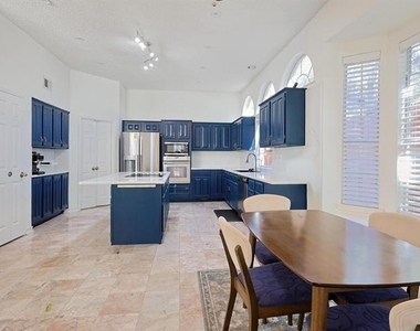 501 Halifax Lane - Photo Thumbnail 10