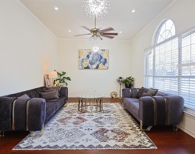 501 Halifax Lane - Photo Thumbnail 2