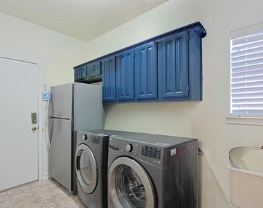 501 Halifax Lane - Photo Thumbnail 7