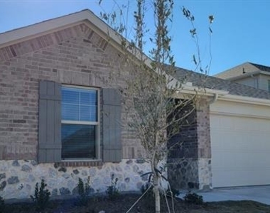 2633 Oneida Lane - Photo Thumbnail 1