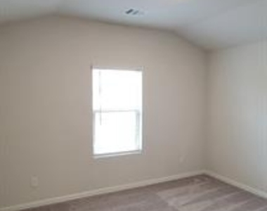 2633 Oneida Lane - Photo Thumbnail 9