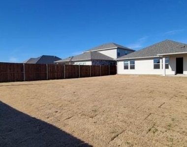2633 Oneida Lane - Photo Thumbnail 7