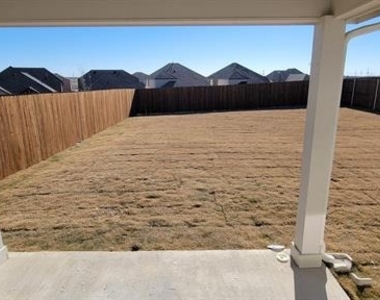2633 Oneida Lane - Photo Thumbnail 4