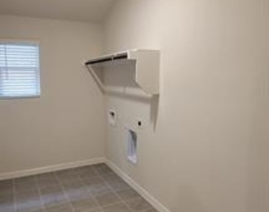 2633 Oneida Lane - Photo Thumbnail 21