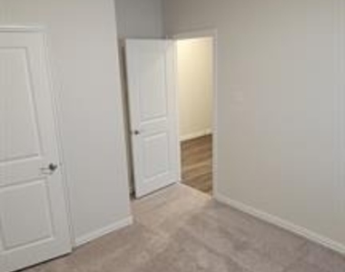2633 Oneida Lane - Photo Thumbnail 15