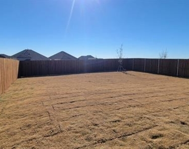 2633 Oneida Lane - Photo Thumbnail 5