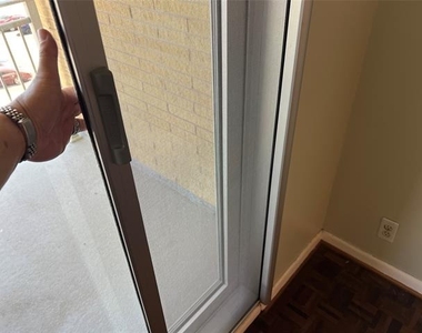 3883 Turtle Creek Boulevard - Photo Thumbnail 18