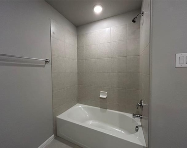 8941 Lantana Meadow Drive - Photo Thumbnail 18