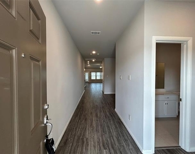8941 Lantana Meadow Drive - Photo Thumbnail 2