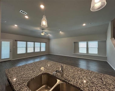 8941 Lantana Meadow Drive - Photo Thumbnail 5
