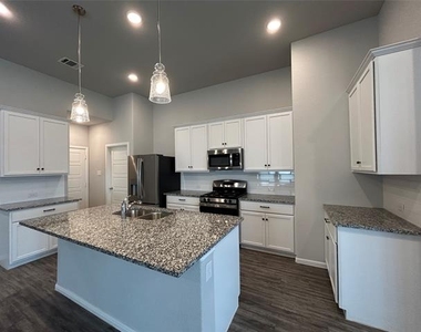 8941 Lantana Meadow Drive - Photo Thumbnail 3