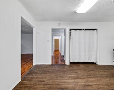 7108 Willis Avenue - Photo Thumbnail 15
