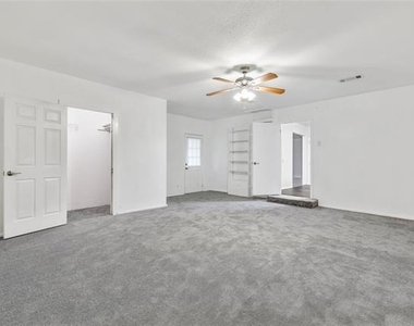 7108 Willis Avenue - Photo Thumbnail 20