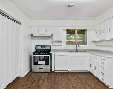 7108 Willis Avenue - Photo Thumbnail 13