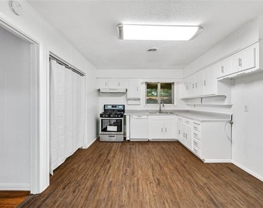 7108 Willis Avenue - Photo Thumbnail 12