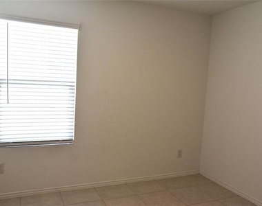 348 Dry Canyon Way - Photo Thumbnail 14