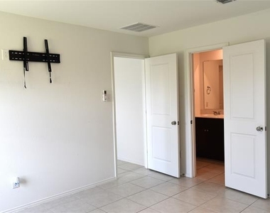 348 Dry Canyon Way - Photo Thumbnail 9