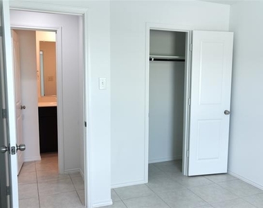 348 Dry Canyon Way - Photo Thumbnail 18