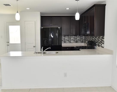348 Dry Canyon Way - Photo Thumbnail 5