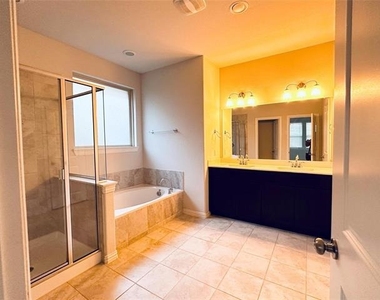 716 Monarch Lane - Photo Thumbnail 4