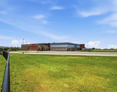 716 Monarch Lane - Photo Thumbnail 20