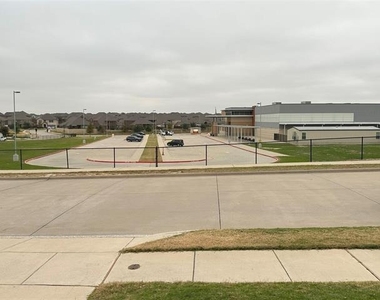 716 Monarch Lane - Photo Thumbnail 12